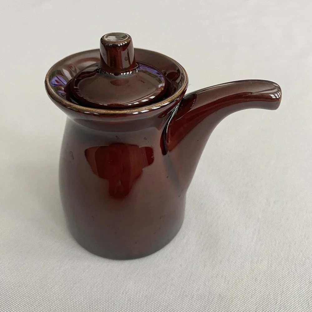 Crate & Barrel Sauce Pot With Lid Ceramic Porcelain Soy Sauce Pitcher Pourer